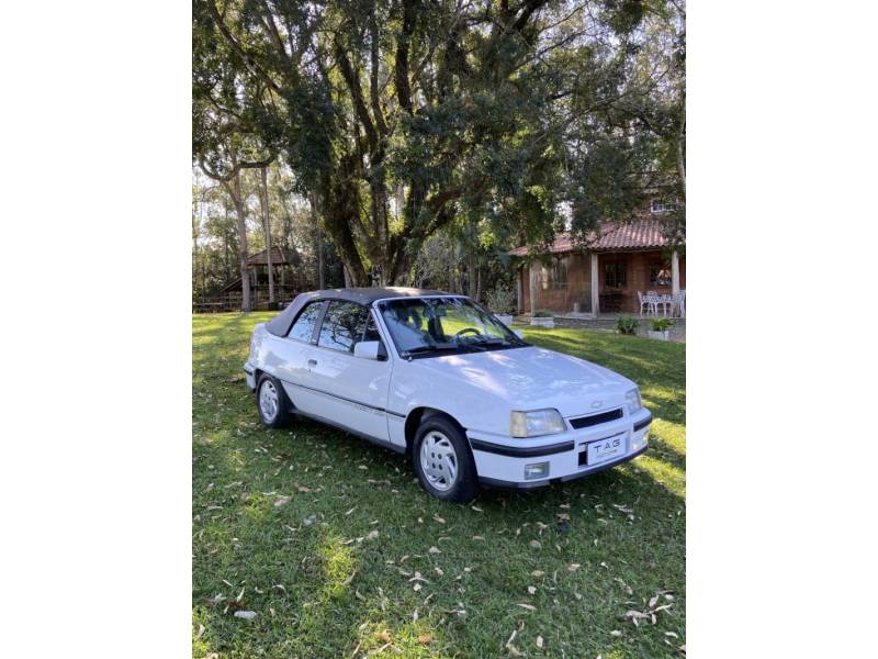 CHEVROLET - KADETT - 1992/1992 - Branca - R$ 65.000,00