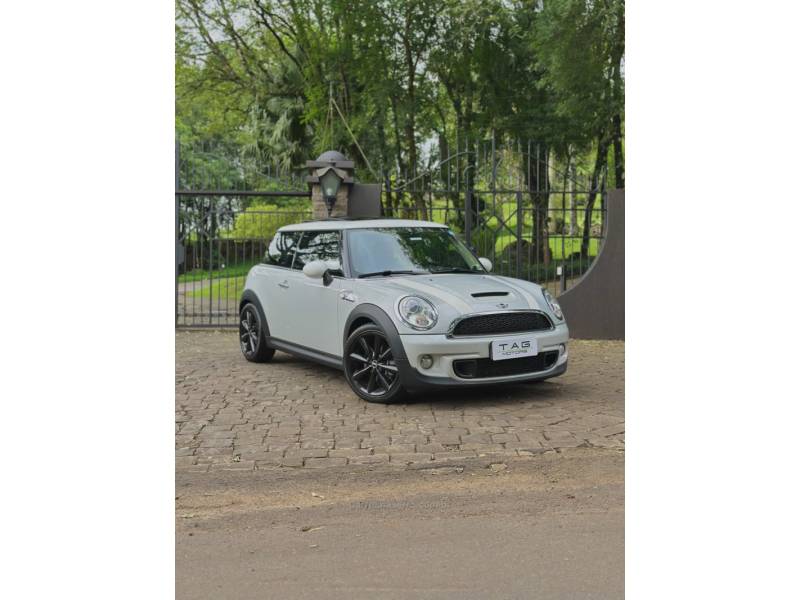 MINI - COOPER - 2011/2012 - Cinza - R$ 81.900,00