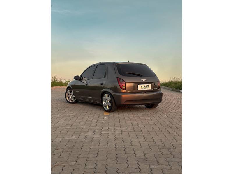 CHEVROLET - CELTA - 2014/2014 - Cinza - R$ 35.900,00