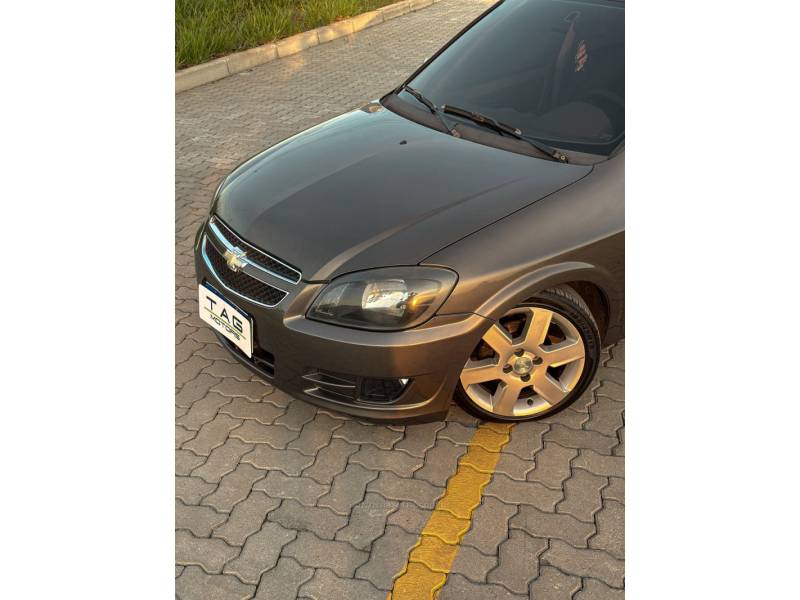 CHEVROLET - CELTA - 2014/2014 - Cinza - R$ 35.900,00