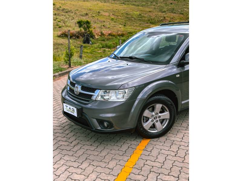 FIAT - FREEMONT - 2012/2012 - Cinza - R$ 45.900,00
