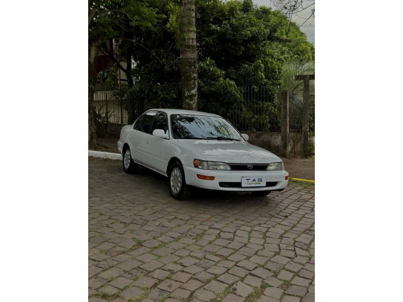 TOYOTA - COROLLA - 1993/1994 - Branca - R$ 54.900,00