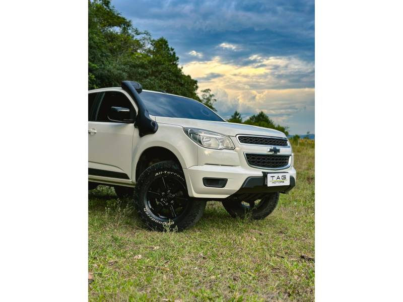 CHEVROLET - S10 - 2013/2013 - Branca - R$ 115.900,00
