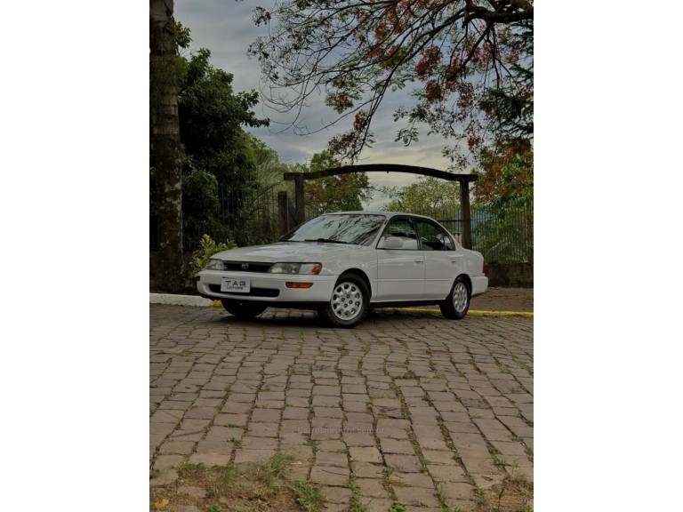 TOYOTA - COROLLA - 1993/1994 - Branca - R$ 54.900,00