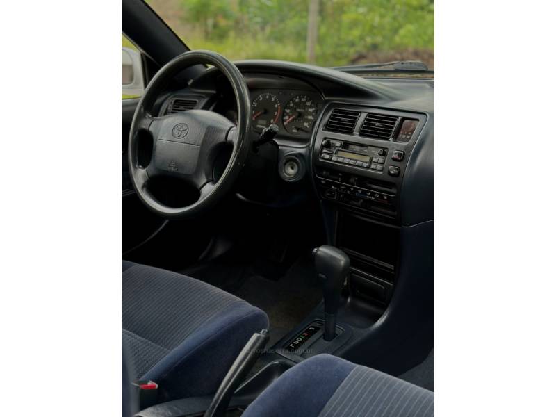 TOYOTA - COROLLA - 1993/1994 - Branca - R$ 54.900,00