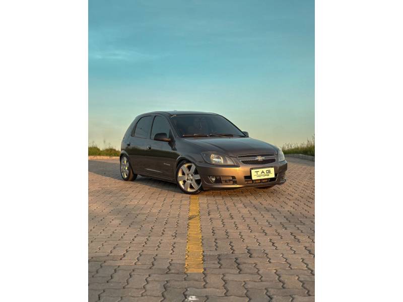 CHEVROLET - CELTA - 2014/2014 - Cinza - R$ 35.900,00