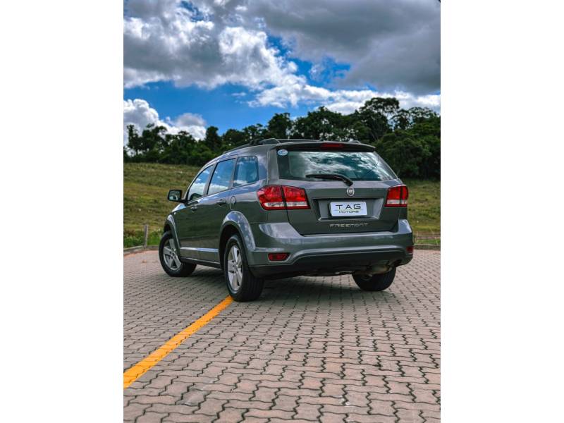 FIAT - FREEMONT - 2012/2012 - Cinza - R$ 45.900,00