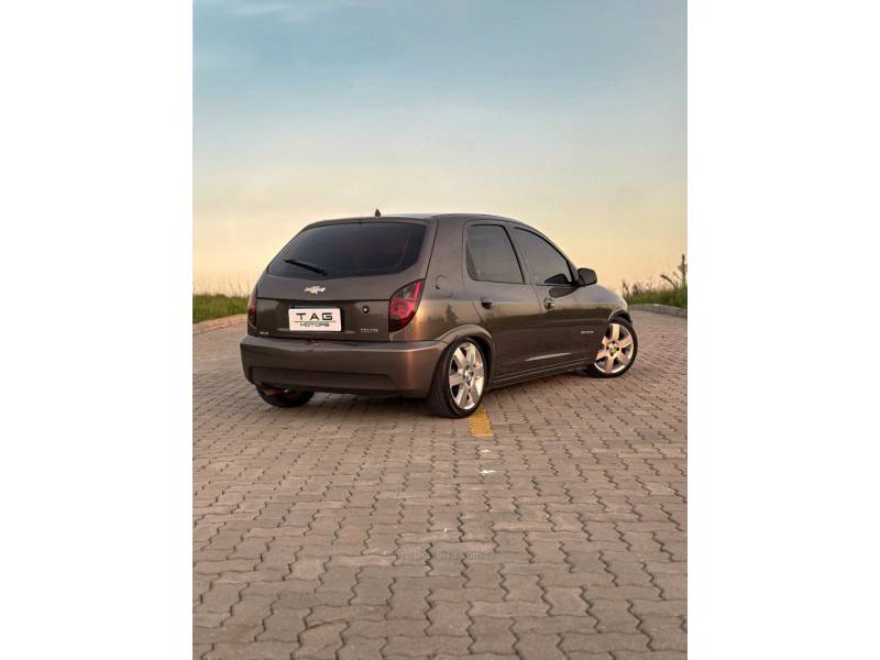 CHEVROLET - CELTA - 2014/2014 - Cinza - R$ 35.900,00